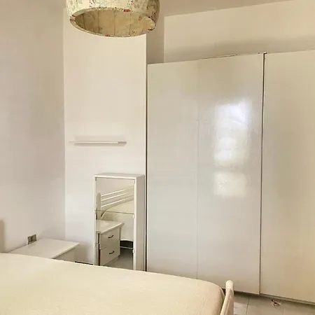 Santa Barbara Baia アパート *